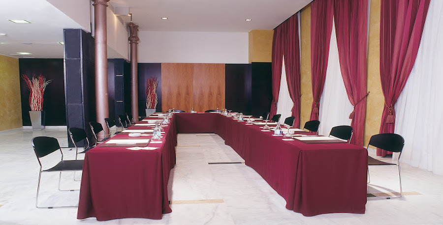 catalonia el pilar sala reunion 04