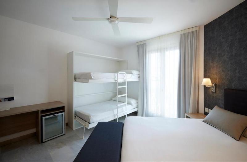 habitacion cuadruple catalonia mirador des port 01