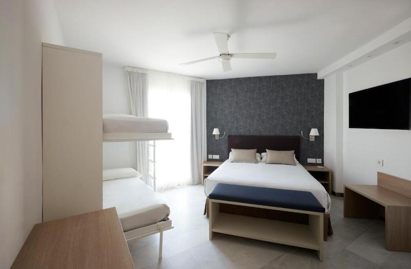 habitacion cuadruple catalonia mirador des port 03