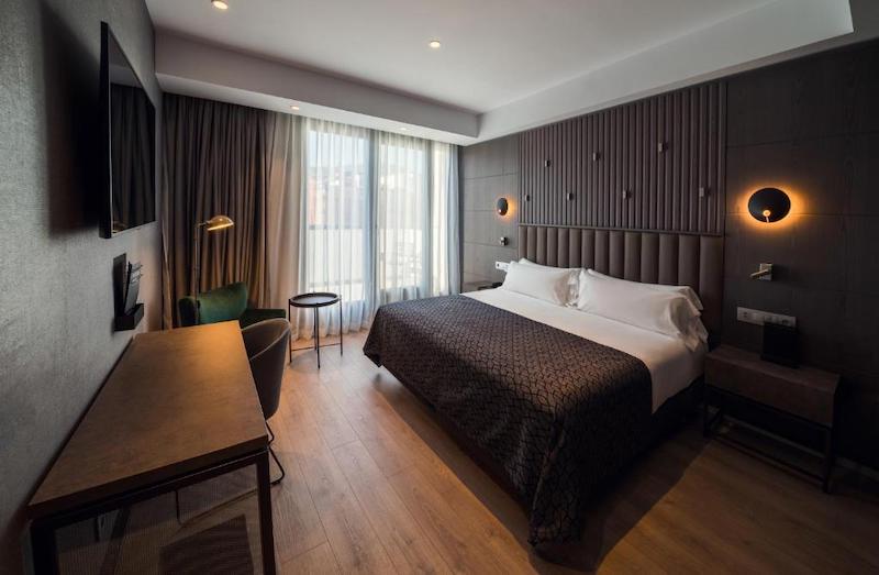 habitacion deluxe terrace catalonia gran via bilbao 02