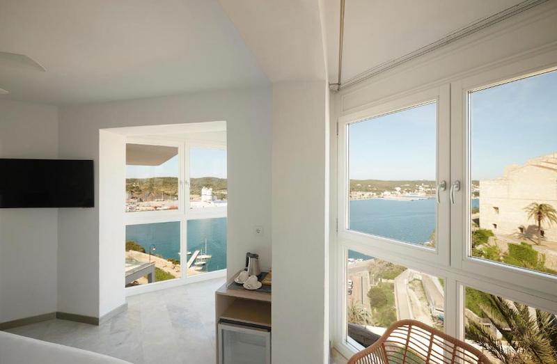 habitacion doble vista mar catalonia mirador des port 02