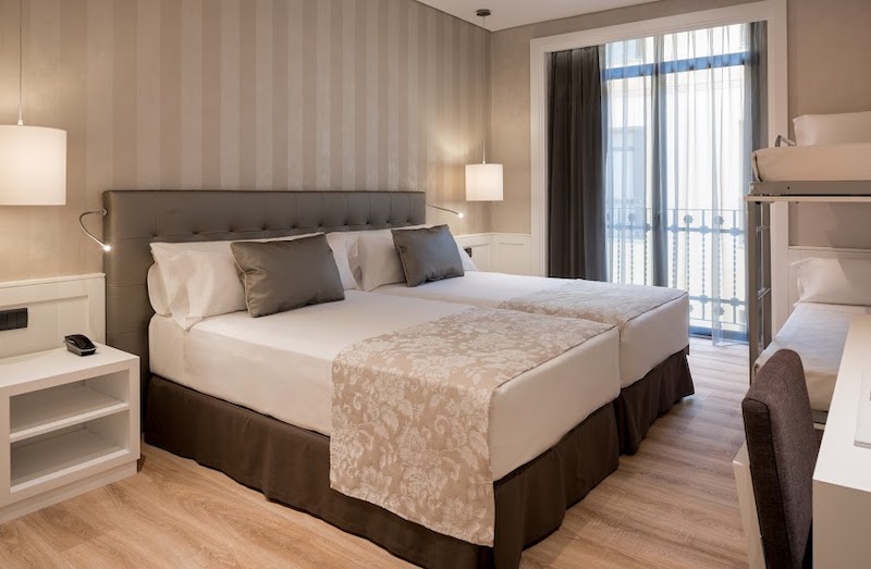 habitacion familiar catalonia puerta del sol 04