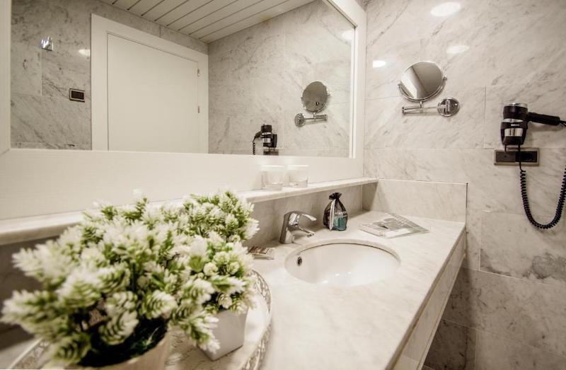 habitacion honeymoon superior sea view catalonia del mar 05