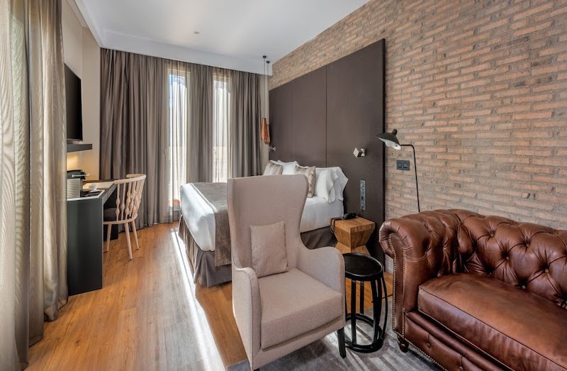 habitacion junior suite terraza catalonia gran via 01