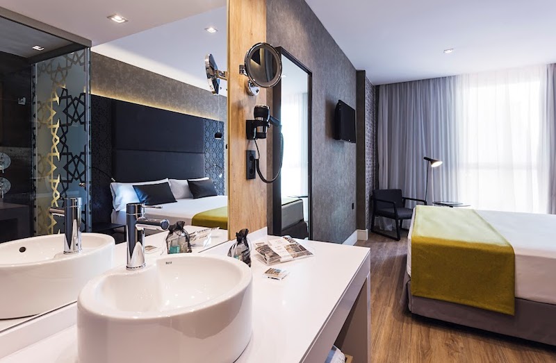 habitacion premium catalonia giralda 04