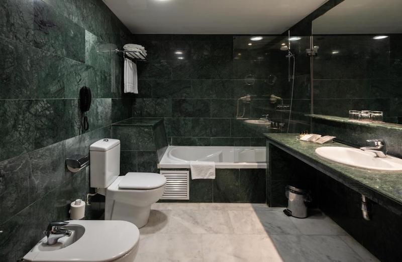 habitacion premium catalonia park putxet 04