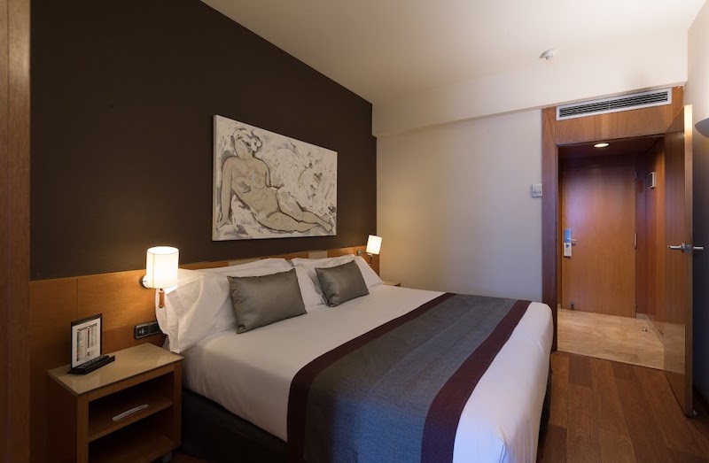 habitacion premium catalonia plaza catalunya 03