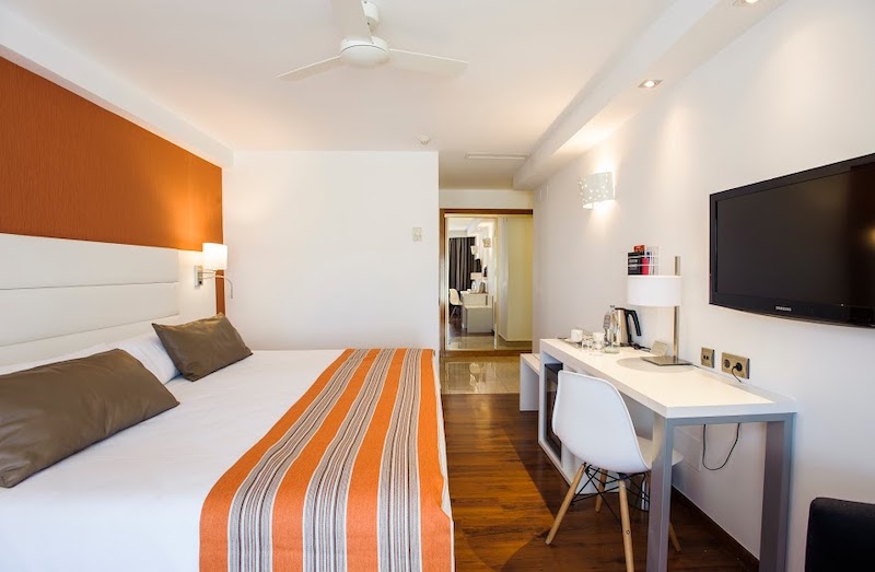 habitacion premium terrace catalonia floridablanca 01