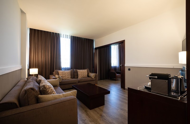 habitacion suite catalonia gran hotel verdi 01