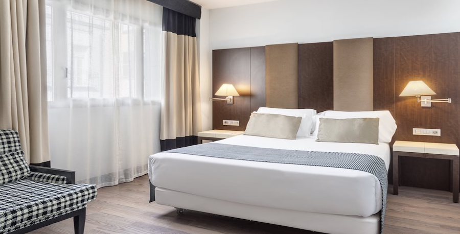 habitacion superior catalonia el retiro 01