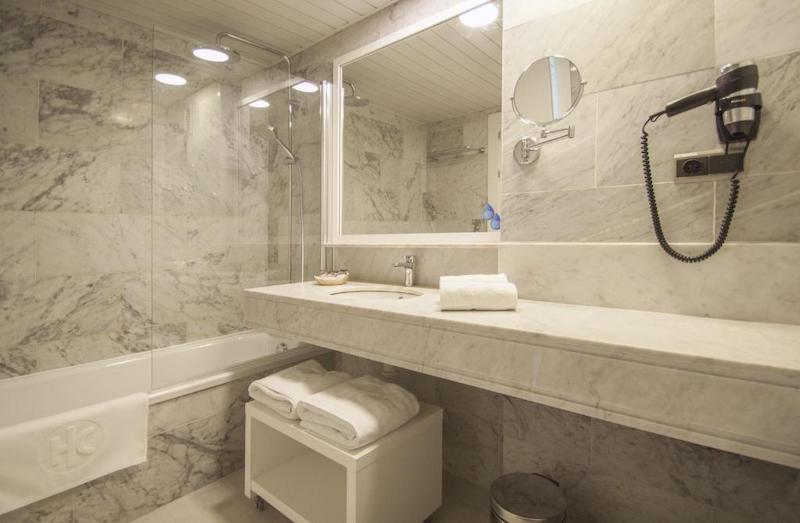 habitacion superior mountain view catalonia del mar 05