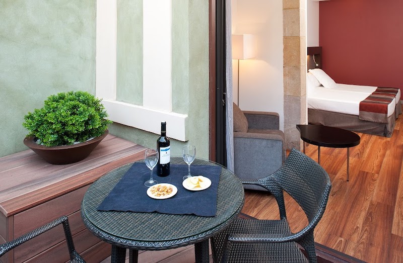 habitacion superior terrace catalonia port 03