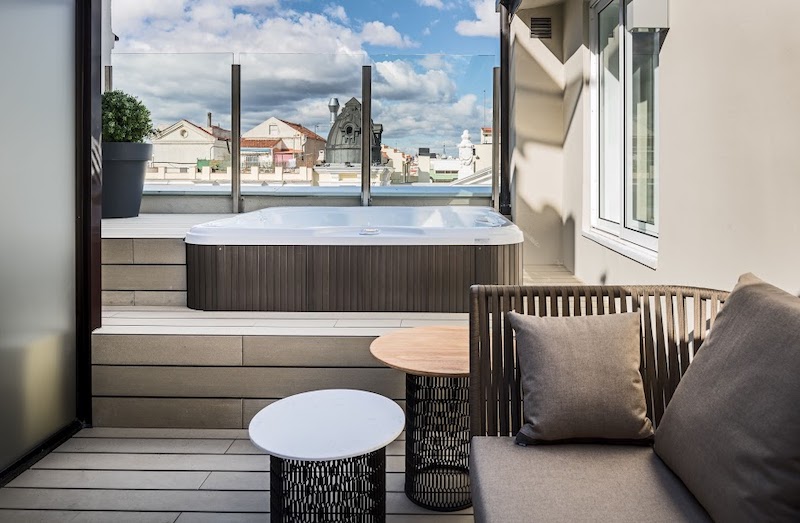 habitacion superior terrace jacuzzi catalonia gran via 02