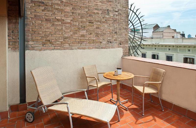 habitacion terrace catalonia eixample 03