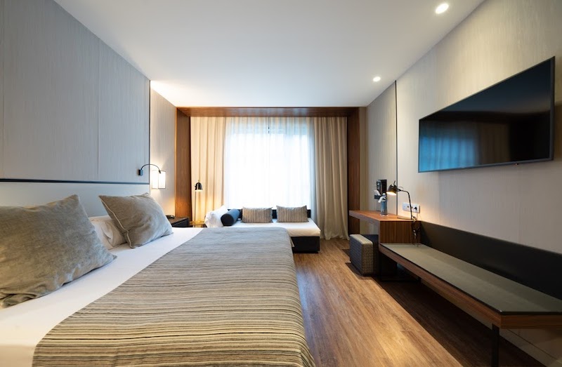 habitacion triple catalonia barcelona plaza 02