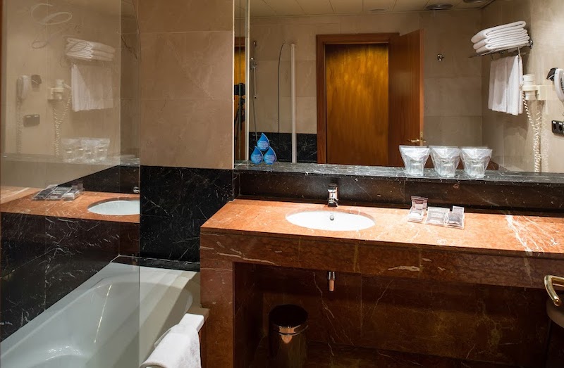 habitacion triple catalonia diagonal centro 06