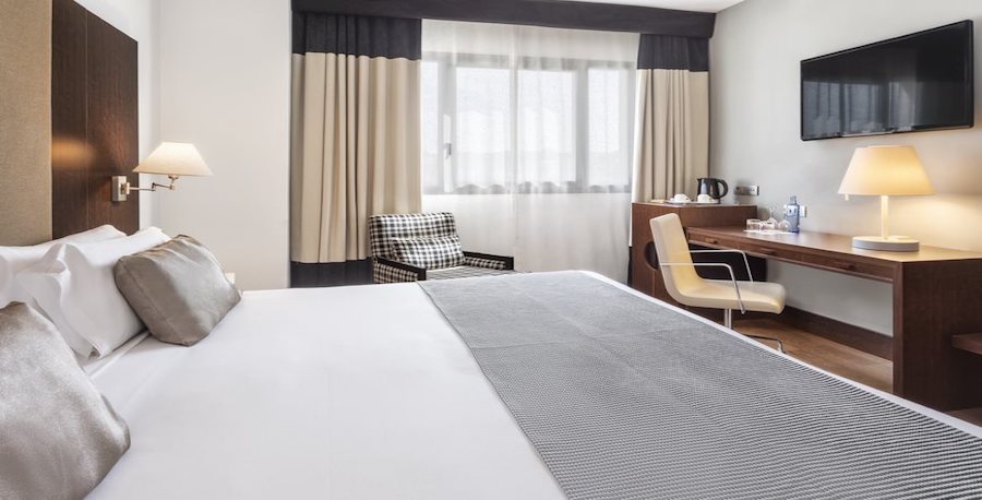 habitacion triple catalonia el retiro 03