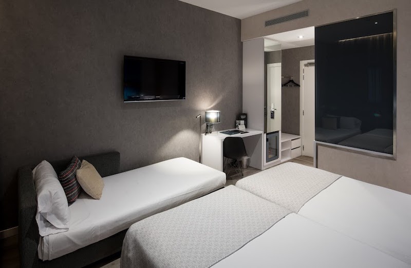 habitacion triple catalonia gran via bcn 03