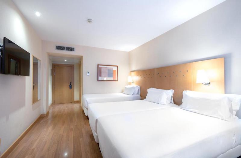 habitacion triple catalonia la maquinista 02