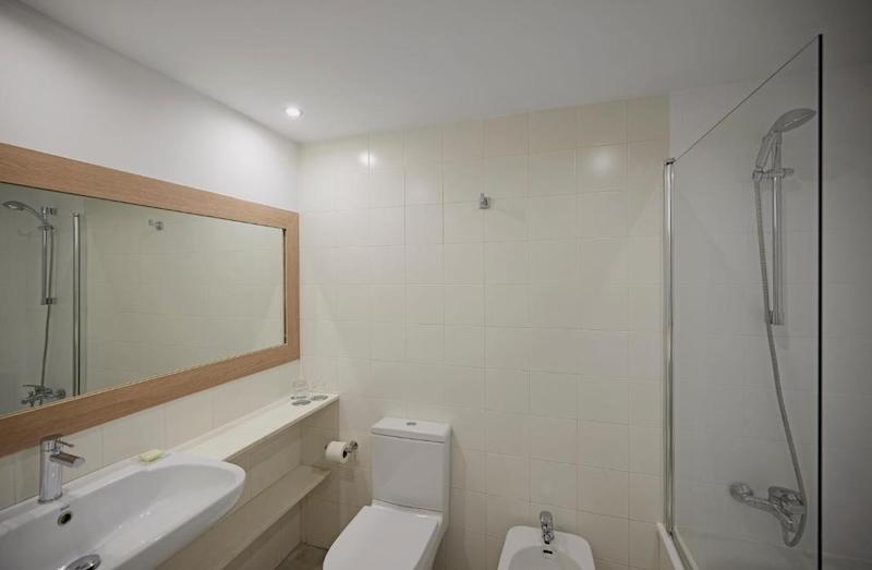 habitacion triple catalonia mirador des port 04