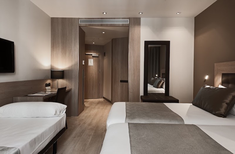 habitacion triple catalonia plaza mayor 01