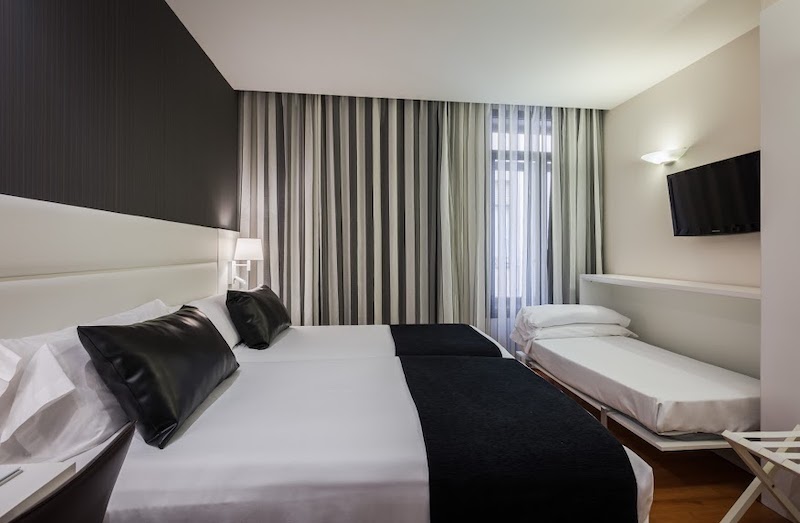 habitacion triple catalonia plaza mayor salamanca 01