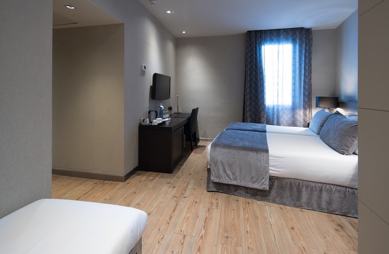 habitacion triple catalonia portal del angel 02