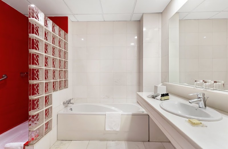 habitacion triple catalonia santa justa 04