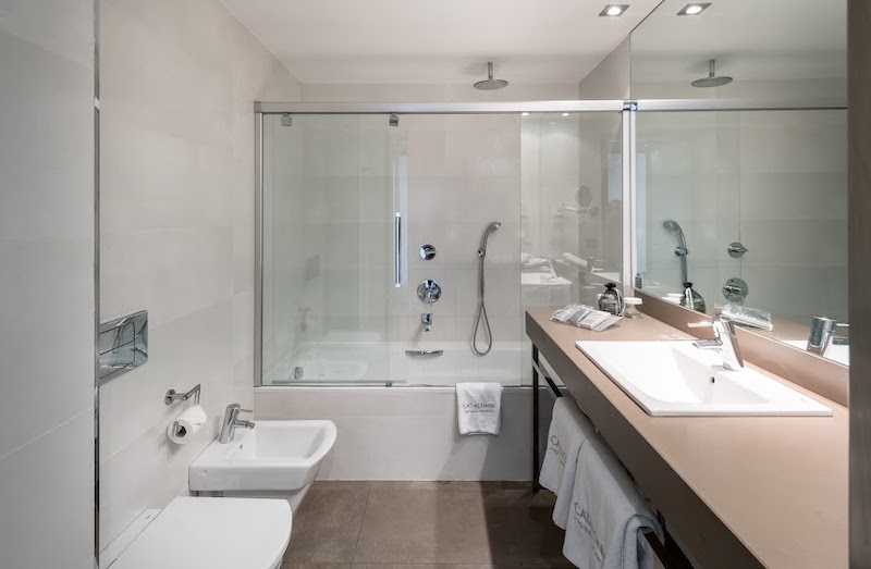 superior terrace deluxe pool catalonia catedral 07