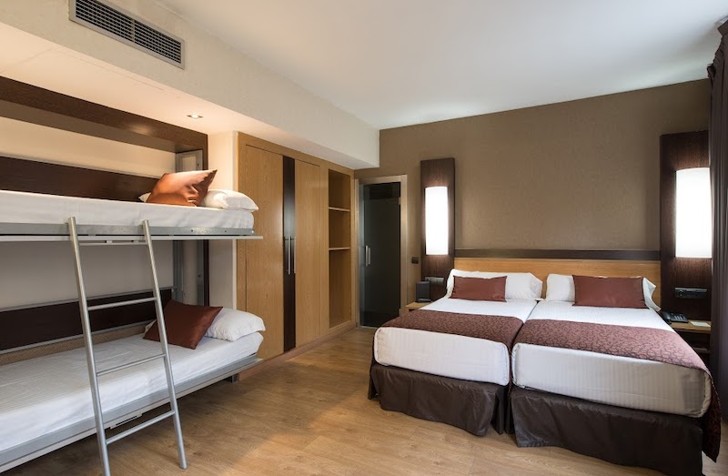 habitacion cuadruple catalonia atenas 01