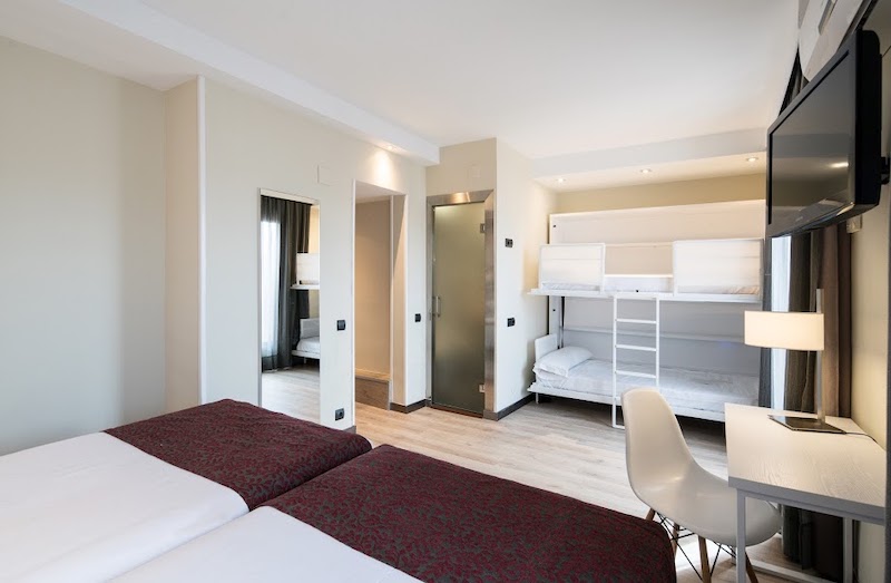 habitacion cuadruple catalonia castellnou 02