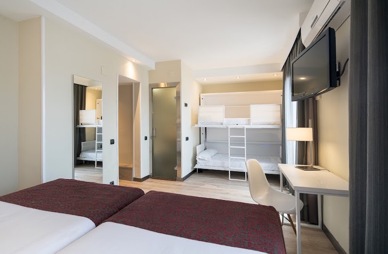 habitacion cuadruple catalonia castellnou 03