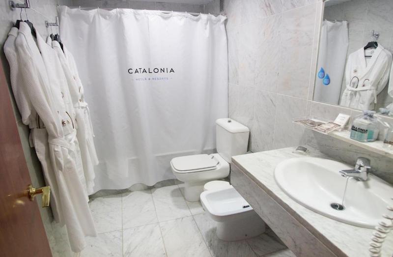 habitacion cuadruple premium catalonia punta del rey 04