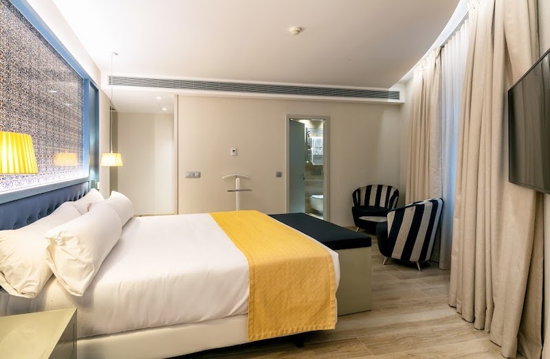 habitacion deluxe catalonia porto 01