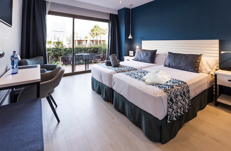 habitacion deluxe vista mar terraza catalonia ses estaques 03