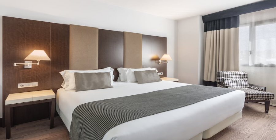 habitacion familiar catalonia el retiro 01