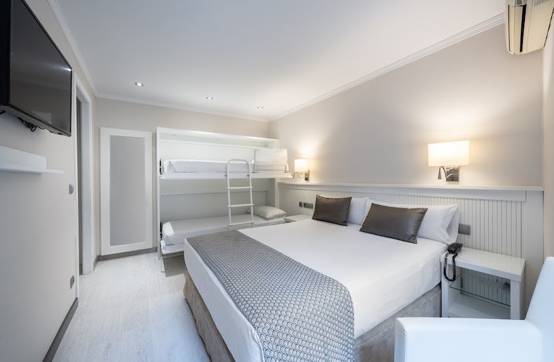 habitacion familiar catalonia roma 02