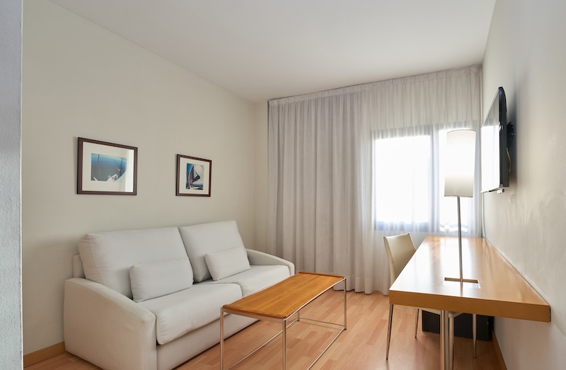 habitacion junior suite familiar balcon catalonia barcelona beach 02