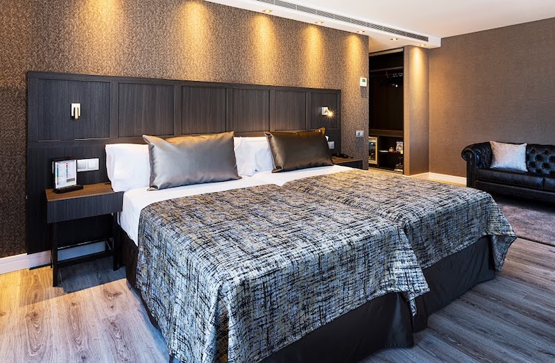 habitacion junior suite swimming pool catalonia ronda 03