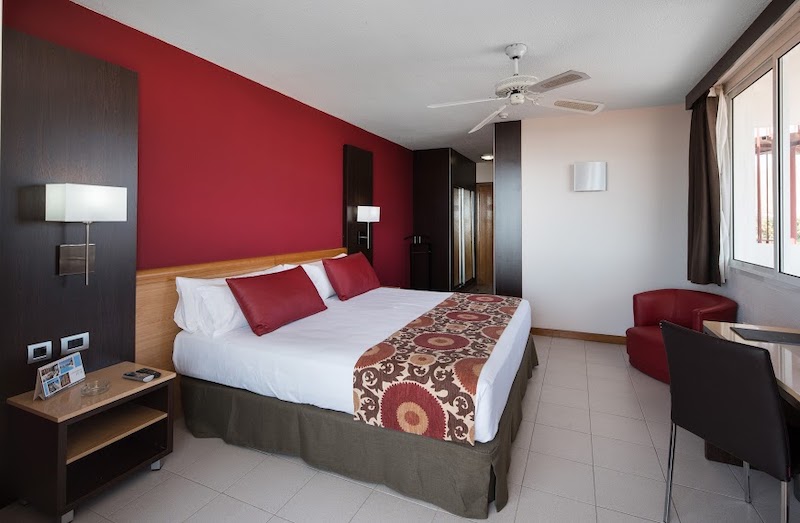 habitacion premium catalonia oro negro 03