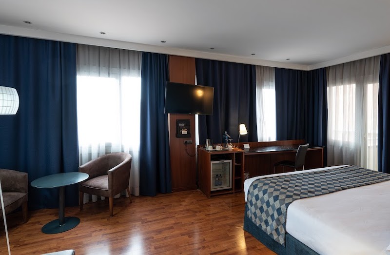 habitacion premium catalonia park putxet 03