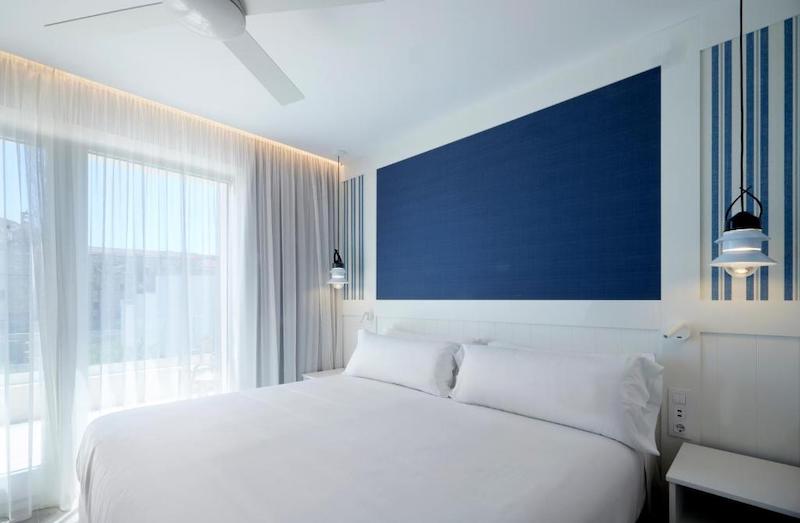 habitacion premium terrace catalonia mirador des port 03