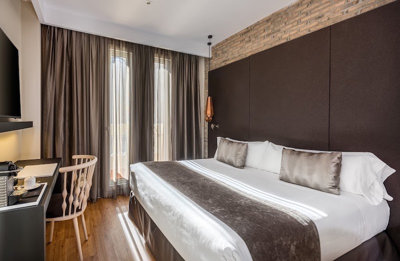 habitacion suite catalonia gran via 01