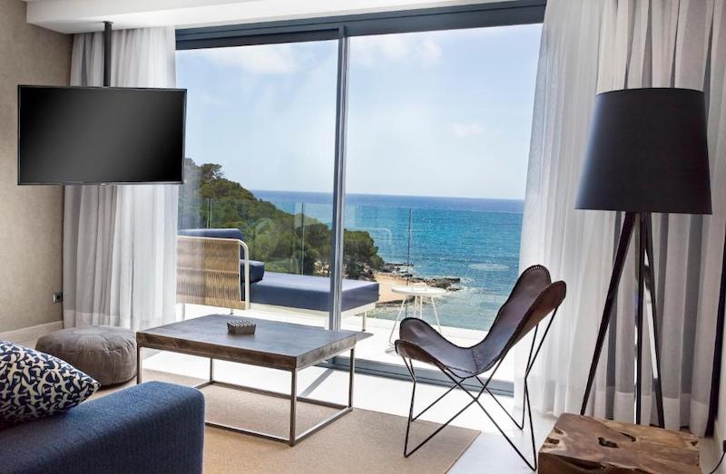 habitacion suite deluxe catalonia royal ses savines 02