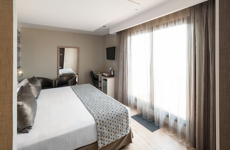 habitacion terrace catalonia born 03