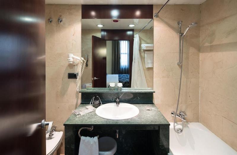 habitacion terrace catalonia eixample 05