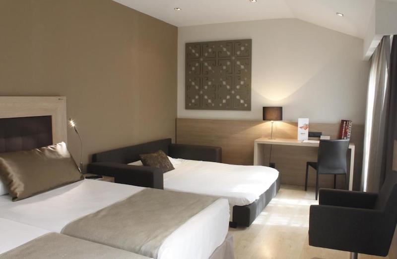 habitacion triple catalonia atocha 04