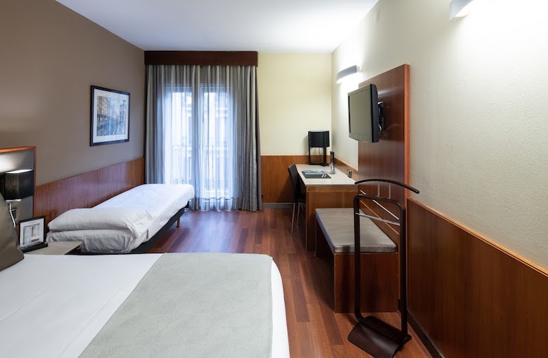 habitacion triple catalonia diagonal centro 02