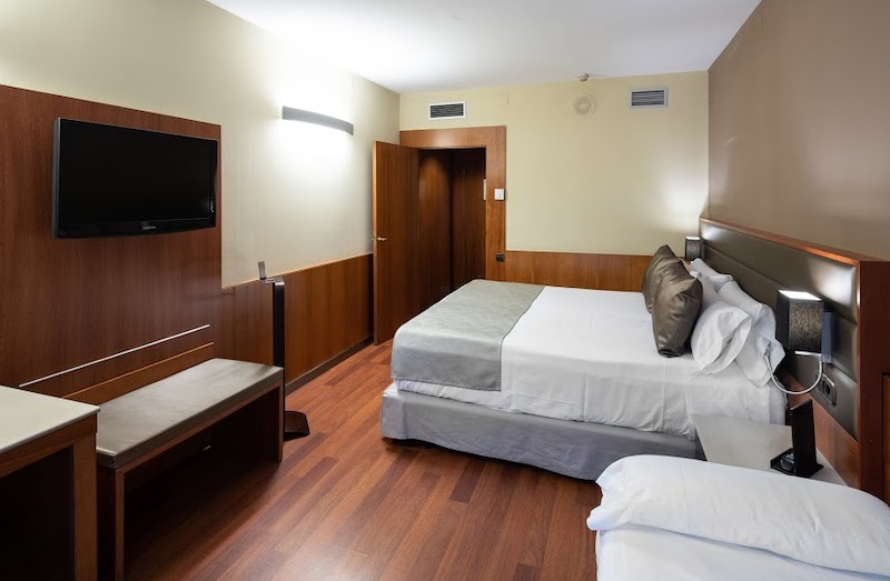 habitacion triple catalonia diagonal centro 04