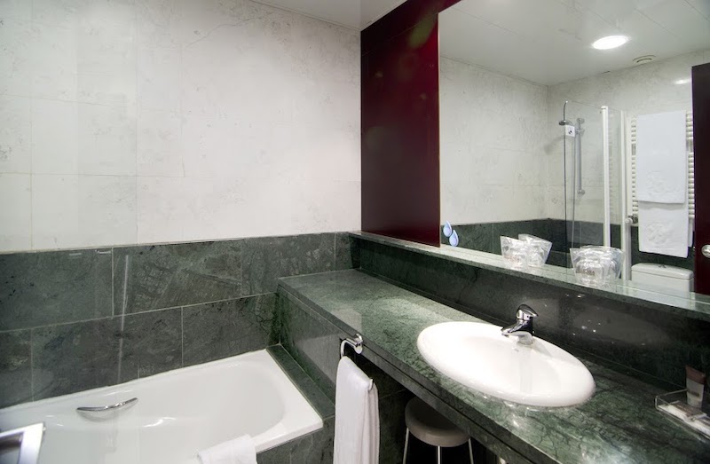 habitacion triple catalonia el pilar 04